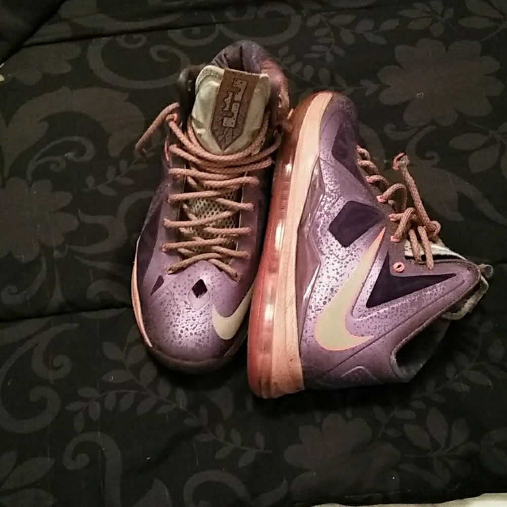 Basketball shoes